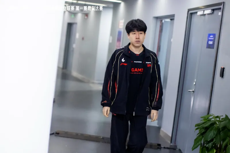 开云体育运营团队-LPL官方发布JDG战队赛场返图：暂遇波澜，斗志不减