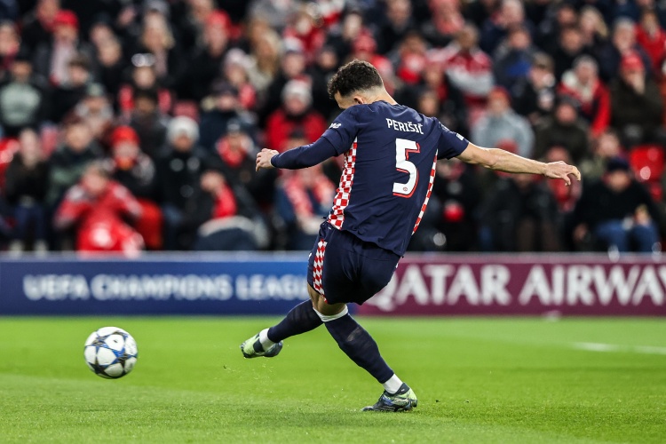 与转会传闻无关？博斯谈让佩里西奇替补：赛程密集希望他保持健康