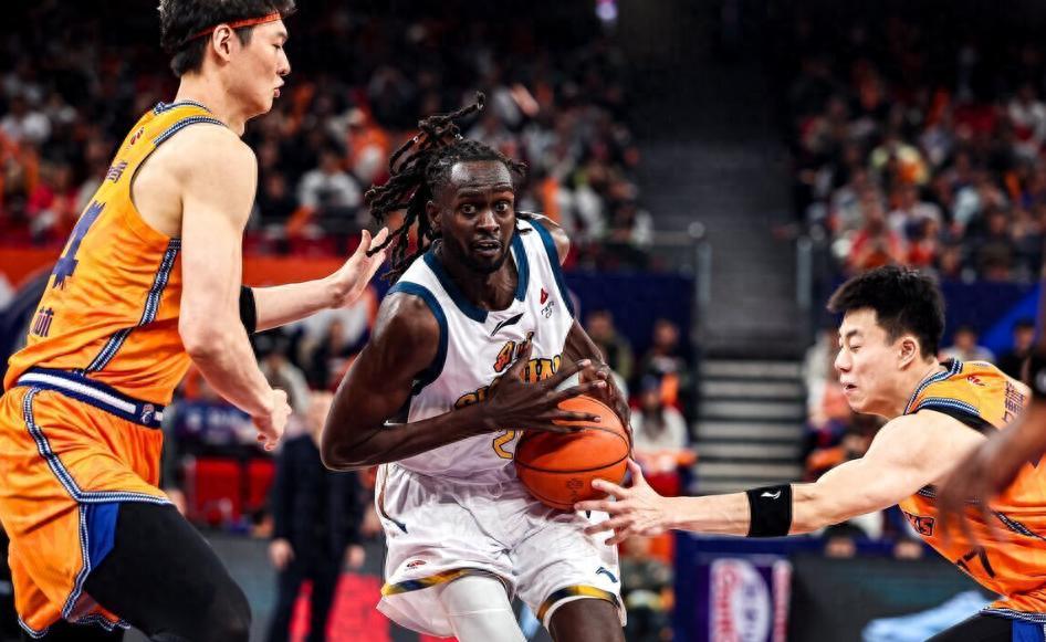 开云体育运营团队-CBA彻底乱套了？辽篮苦主连裁两名外援：直接摆烂全华班出战？