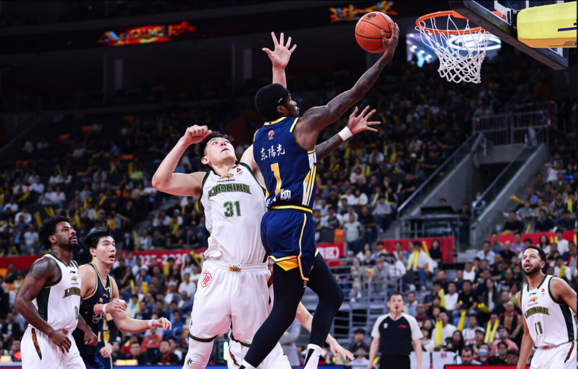 广东所有本土球员得分总和不到萨姆纳一半，球迷：都被杜锋骂傻了