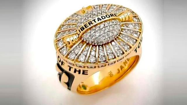 开云官方网站-131颗钻石 30克黄金 解放者杯首次奖最佳球员戒指